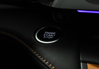 Подержанный автомобиль Changan UNI-V 2023 года (23 фото)