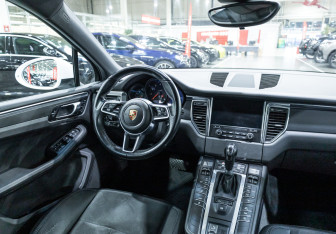 Подержанный автомобиль Porsche Macan 2018 года (26 фото)