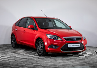 Подержанный автомобиль Ford Focus Hatchback 2010 года (6 фото)