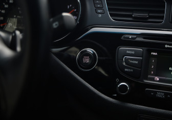 Подержанный автомобиль Kia Ceed Hatchback 2015 года (16 фото)