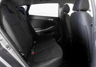 Подержанный автомобиль Hyundai Solaris Hatchback 2012 года (16 фото)