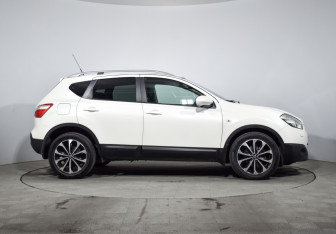 Подержанный автомобиль Nissan Qashqai 2012 года (4 фото)