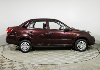 Подержанный автомобиль LADA (ВАЗ) Granta Sedan 2012 года (4 фото)