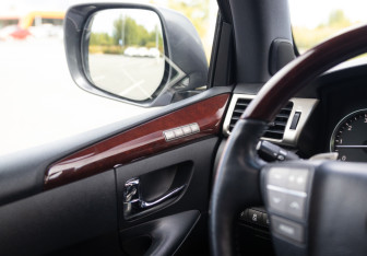 Подержанный автомобиль Lexus LX 2014 года (14 фото)