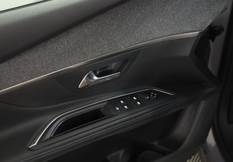 Подержанный автомобиль Peugeot 5008 Suv 2018 года (22 фото)