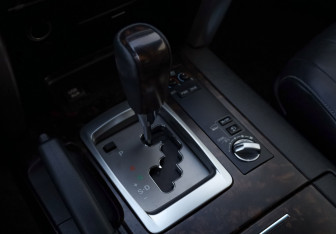 Подержанный автомобиль Toyota Land Cruiser Suv 2013 года (20 фото)