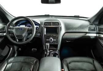 Подержанный автомобиль Ford Explorer 2019 года (13 фото)