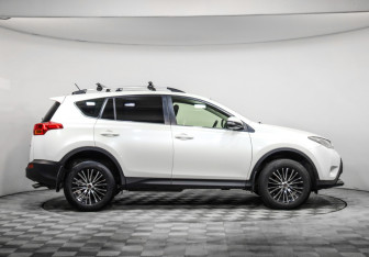 Подержанный автомобиль Toyota RAV4 2013 года (4 фото)