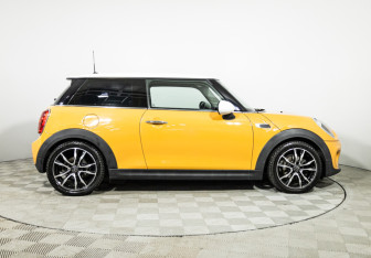 Подержанный автомобиль MINI Hatch 2014 года (4 фото)