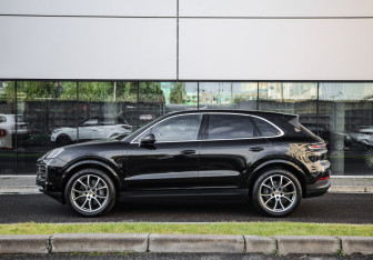 Подержанный автомобиль Porsche Cayenne 2023 года (9 фото)