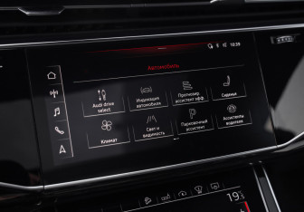 Подержанный автомобиль Audi Q8 2019 года (20 фото)
