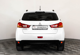 Подержанный автомобиль Mitsubishi ASX 2013 года (6 фото)
