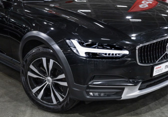 Подержанный автомобиль Volvo V90 Cross Country 2019 года (6 фото)
