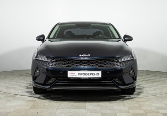 Подержанный автомобиль Kia K5 2022 года (2 фото)