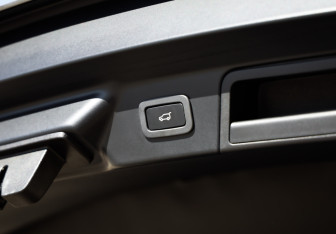 Подержанный автомобиль Land Rover Range Rover Velar 2018 года (36 фото)