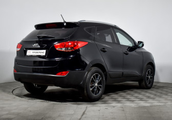 Подержанный автомобиль Hyundai ix35 2012 года (5 фото)