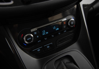 Подержанный автомобиль Ford Kuga 2014 года (16 фото)