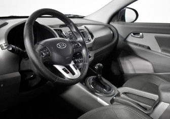 Подержанный автомобиль Kia Sportage 2011 года (9 фото)