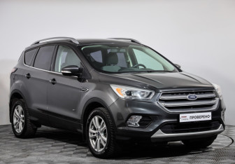Подержанный автомобиль Ford Kuga 2017 года (3 фото)