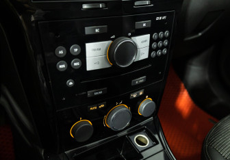 Подержанный автомобиль Opel Astra Hatchback 2010 года (18 фото)