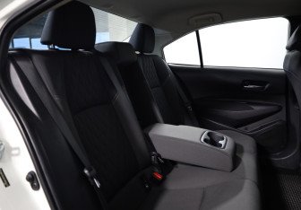 Подержанный автомобиль Toyota Corolla Sedan 2019 года (14 фото)