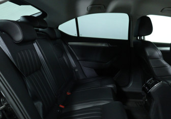 Подержанный автомобиль Skoda Superb Liftback 2019 года (18 фото)