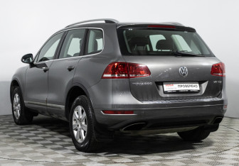 Подержанный автомобиль Volkswagen Touareg 2011 года (7 фото)