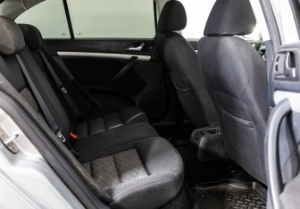 Подержанный автомобиль Skoda Octavia Liftback 2011 года (15 фото)