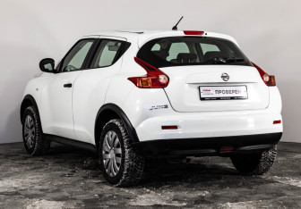 Подержанный автомобиль Nissan Juke 2012 года (7 фото)