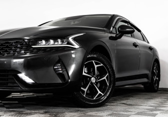Подержанный автомобиль Kia K5 2021 года (2 фото)