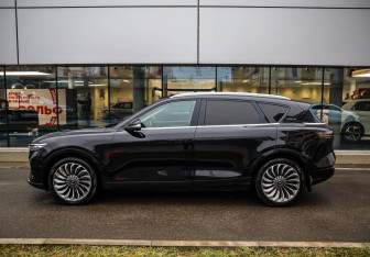 Подержанный автомобиль Voyah Free 2022 года (7 фото)