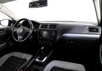 Подержанный автомобиль Volkswagen Jetta Sedan 2011 года (9 фото)