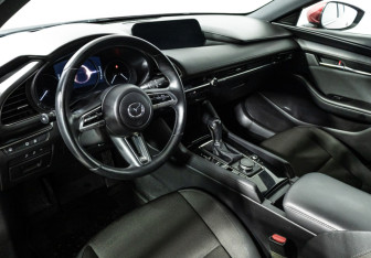 Подержанный автомобиль Mazda 3 Hatchback 2019 года (11 фото)