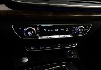 Подержанный автомобиль Audi Q5 2017 года (20 фото)