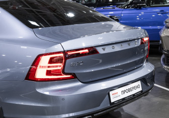 Подержанный автомобиль Volvo S90 2017 года (18 фото)