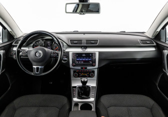 Подержанный автомобиль Volkswagen Passat Sedan 2011 года (10 фото)