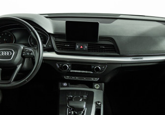 Подержанный автомобиль Audi Q5 2017 года (14 фото)