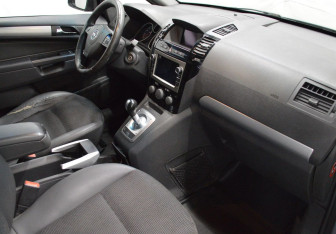 Подержанный автомобиль Opel Zafira Compactvan 2011 года (12 фото)