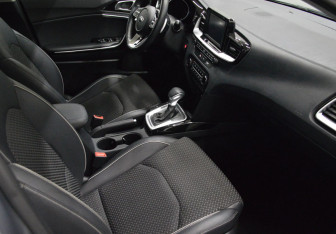 Подержанный автомобиль Kia Ceed Wagon 2019 года (13 фото)