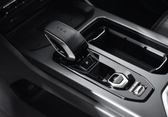 Подержанный автомобиль Geely Okavango 2024 года (12 фото)
