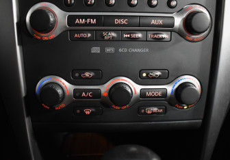 Подержанный автомобиль Nissan Teana 2010 года (16 фото)