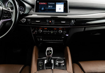 Подержанный автомобиль BMW X6 2017 года (14 фото)