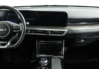 Подержанный автомобиль Kia K5 2022 года (13 фото)