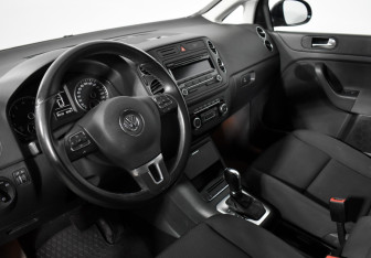 Подержанный автомобиль Volkswagen Golf Plus 2013 года (9 фото)