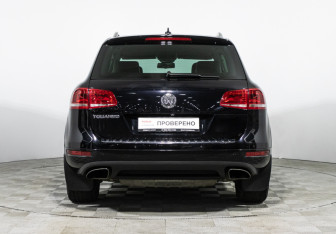 Подержанный автомобиль Volkswagen Touareg 2014 года (6 фото)
