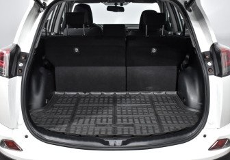 Подержанный автомобиль Toyota RAV4 2016 года (19 фото)
