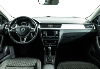 Подержанный автомобиль Skoda Rapid Liftback 2016 года (13 фото)