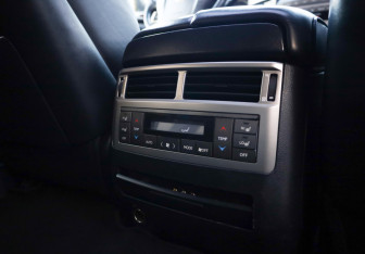 Подержанный автомобиль Lexus LX 2012 года (20 фото)