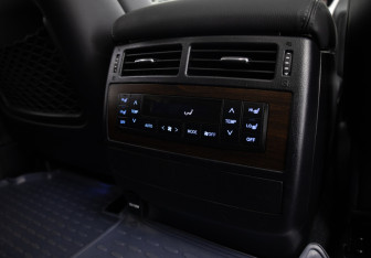 Подержанный автомобиль Toyota Land Cruiser Suv 2015 года (14 фото)