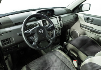 Подержанный автомобиль Nissan X-Trail 2006 года (11 фото)
